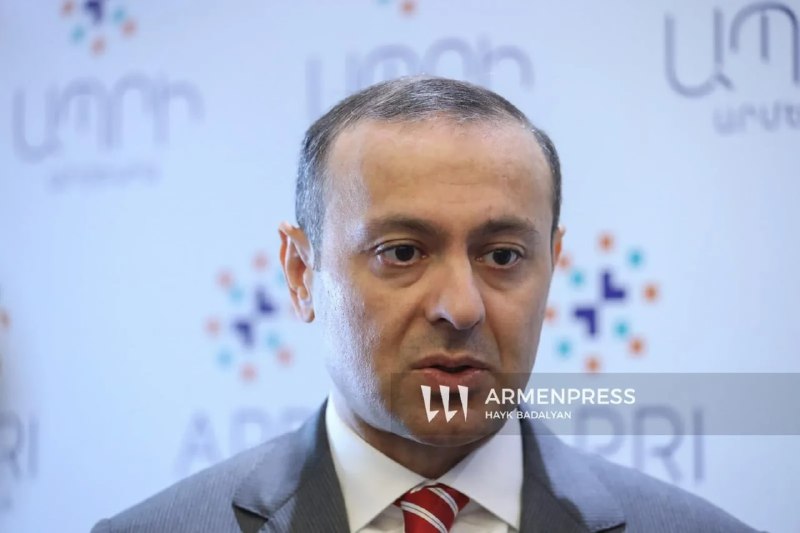 Армен Григорян на брифинге, Канакер-Зейтун, Ереван