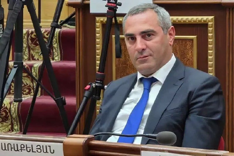 Аветис Аракелян на заседании в мэрии Гюмри
