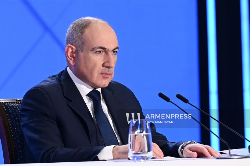Никол Пашинян выступает с речью перед аудиторией в Канакер-Зейтуне, поздравляя с победой на парламентских выборах.