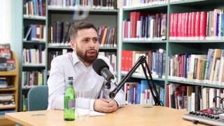 Логотип #DipTalk на фоне флага Армении