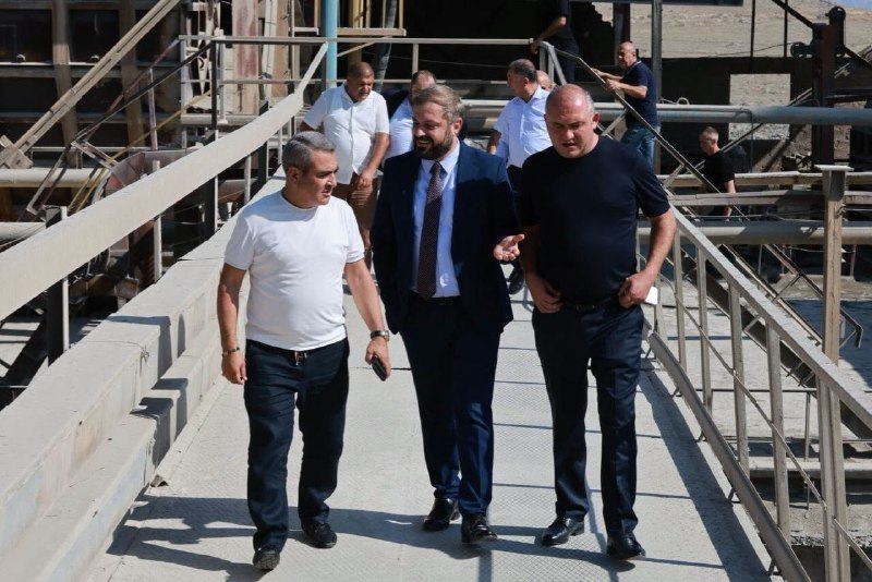 Здание завода «Араратцемент» в Армении, назначение управляющего Давида Геворгяна