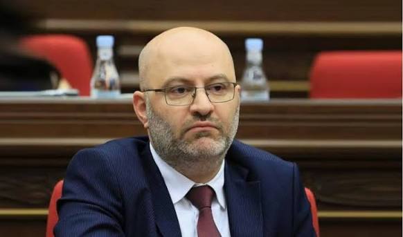 Губернатор Ширака Давид Арушанян отказывается от мандата депутата НС Армении